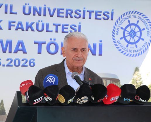 >Binali Yıldırım: Van Gölü Denizdir, Denizcilik Fakültesi Çok Yakışır