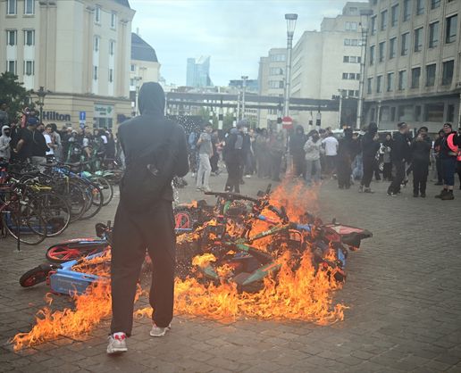 >Brüksel'de eğitimde tasarruf önlemlerine yönelik yeni protesto düzenlendi