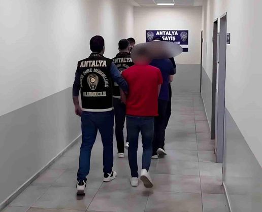 >Antalya'da 1,2 milyon liralık dolandırıcılığa 4 tutuklama