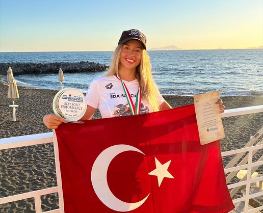 >Ultra maraton yüzücüsü Eda Savcıgil'den İtalya'da 