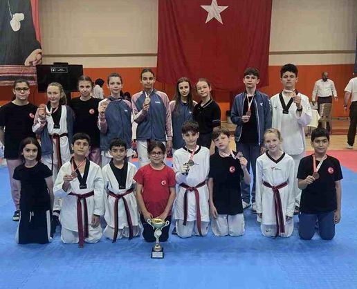 >Bilecikli tekvandoculardan madalya yağmuru