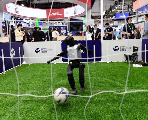 >Albüm: 4. Çin Uluslararası Tedarik Zinciri Fuarı'nda Sergilenen Robotlar İlgi Topladı