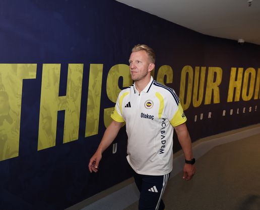 >Dirk Kuyt, Fenerbahçe'ye yardımcı antrenör olarak geri döndü