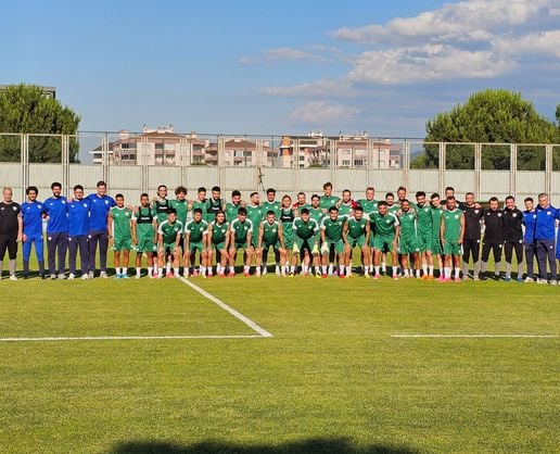 >Bursaspor sahaya indi, Mustafa Er yol haritasını çizdi