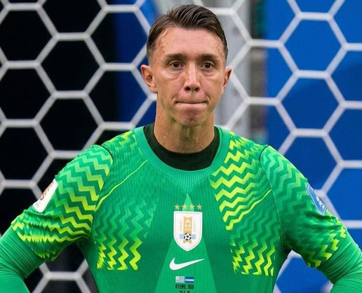 >Muslera'dan yine çok büyük bir hata! Koca ülkenin hayalleriyle oynadı