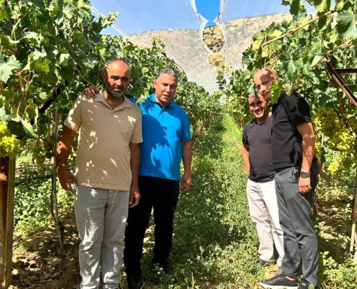 >Üreticinin hasat heyecanına ortak oldular