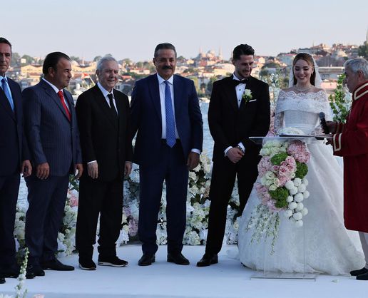 >Fenerbahçe'nin yıldızı İsmail Yüksek dünya evine girdi, şahitliğini iki başkan yaptı