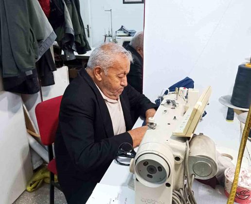 >40 yıllık terzi, ilk günkü heyecanla mesleğini sürdürüyor