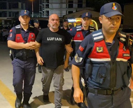 >Ünlü yönetmen Ezel Akay uyuşturucu operasyonunda gözaltına alındı