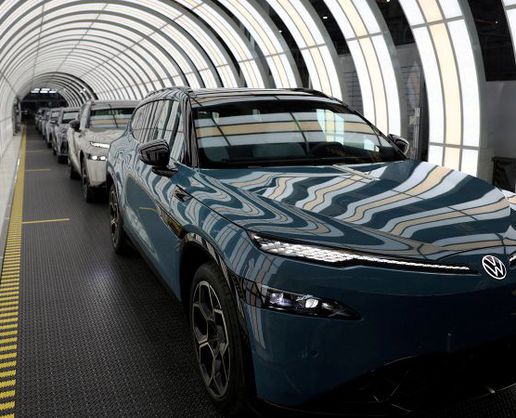 >Volkswagen'ın Karı Düştü, On Binlerce İşten Çıkarma Planlanıyor