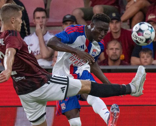 Fenerbahçe'yi yakından ilgilendiren Sparta Prag-Lyon maçında sürpriz sonuç