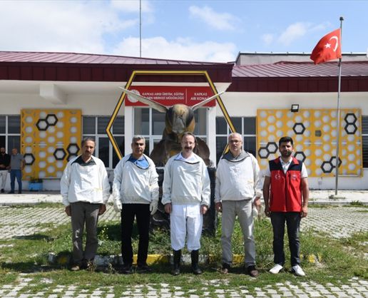 Ardahan'da 2026 İlk Bal Hasadı Yapıldı