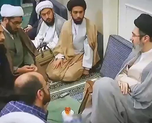 Bu bir ilk! İran'ın Hamaney hamlesi kafaları daha da karıştırdı