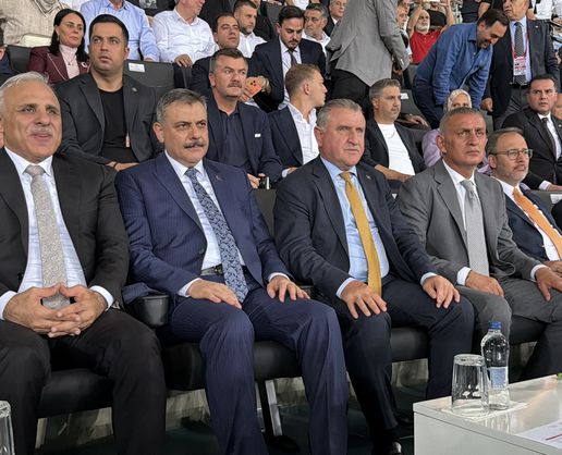 Süper Lig'in İlk Haftasında Diyarbakır'da Tarihi Maç: Bakanlar Protokol Tribününde