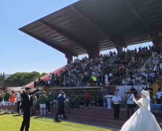 Gelinlik ve damatlıkla final coşkusu