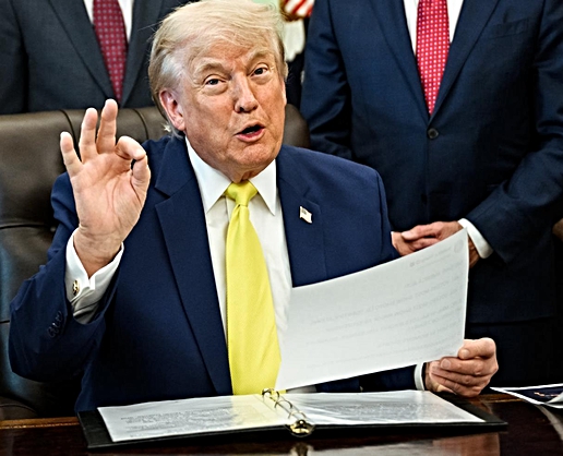 Trump'ın yeni saçları şaşkına çevirdi! Alışılmış sarı saçları bir anda kahverengiye döndü