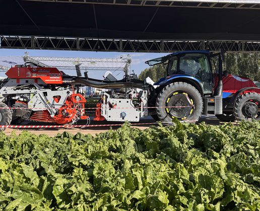 Kayseri'de Yerli 6 Sıralı Pancar Hasat Makinesi