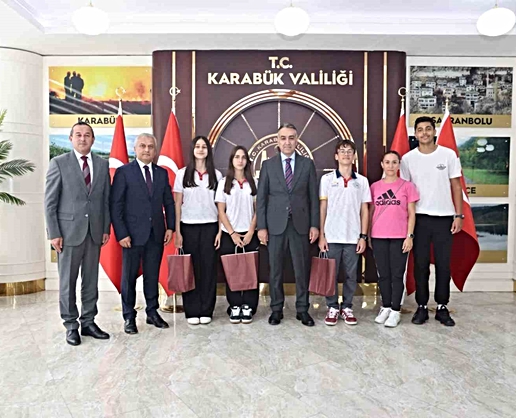 Vali Çağatay’dan başarılı sporculara hediye