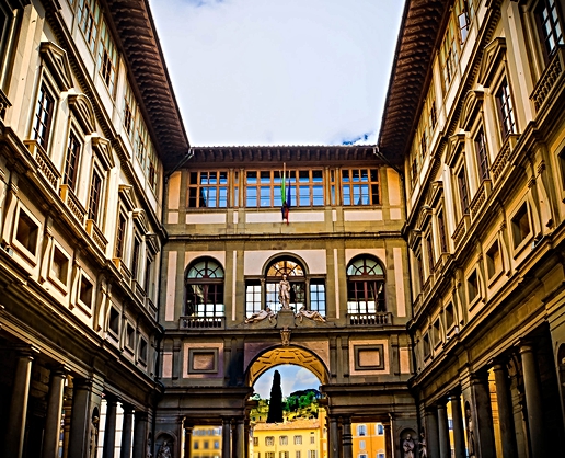İtalya'da şiddetli yağış nedeniyle Uffizi Galerisi'ni su bastı