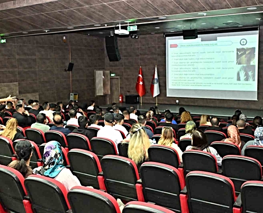 Kars Emniyeti, gençlik ve spor alanları ile okullardaki 211 personele eğitim verdi