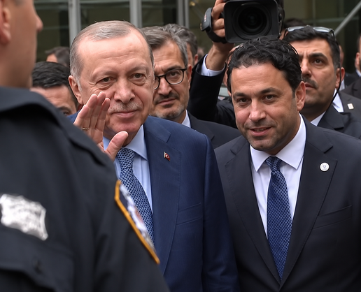 New York'ta Türk şöleni! Cumhurbaşkanı Erdoğan Türkevi'ne geldi, 7'den 70'e vatandaşlar karşıladı