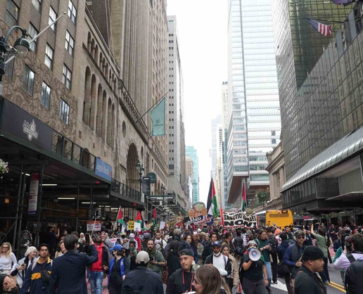 New York'ta binlerce kişi Netanyahu'yu protesto edip BM Genel Merkezi'ne yürüdü