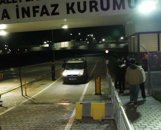 Komedyen Deniz Göktaş, Çorlu Karatepe Cezaevi'nden 88 gün sonra tahliye edildi