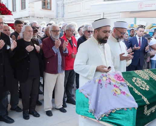Necla Uygur, Teşvikiye Camii'ndeki cenaze namazı sonrası Feriköy'de toprağa verildi