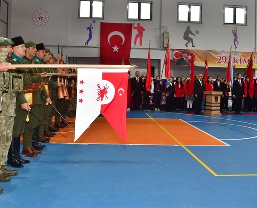 Gelibolu Spor Salonu'nda Cumhuriyet'in 103. yıl dönümü töreni düzenlendi