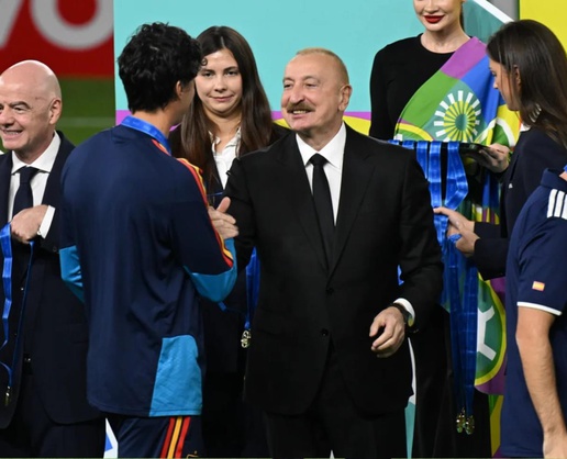 Bakü'de ilk FIFA U-15 Dünya Kupası İspanya'nın! Aliyev ödül törenine katıldı