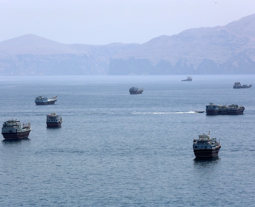 İran, Hürmüz Boğazı'nın doğusunda düşman insansız deniz aracını vurdu
