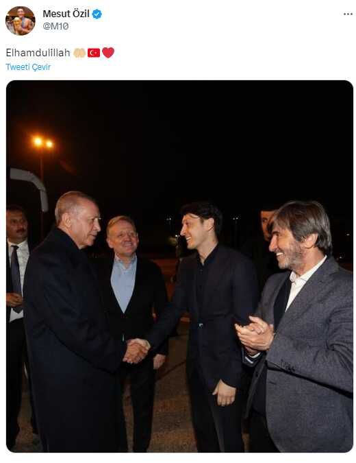 Mesut Özil, uçak önünden Cumhurbaşkanı Erdoğan'la kare paylaştı: Hamdolsun