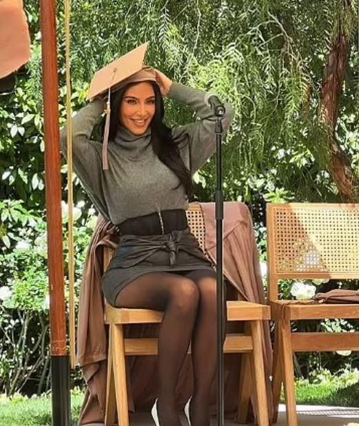 6 yılda hukuk eğitimi tamamlayan Kim Kardashian, dalga konusu oldu