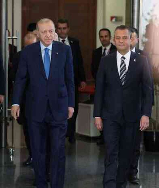 Cumhurbaşkanı Erdoğan, CHP Genel Merkezi'nde! Özgür Özel kapıda karşıladı