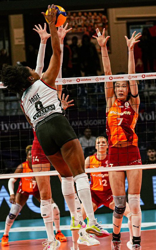 Galatasaray, Beşiktaş'ı altın sette mağlup etti