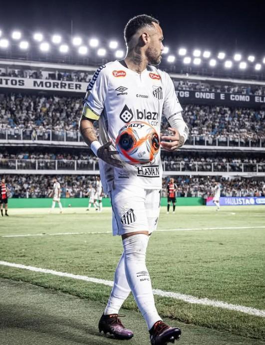 Neymar'ın Santos'a dönüşü büyük heyecan yarattı