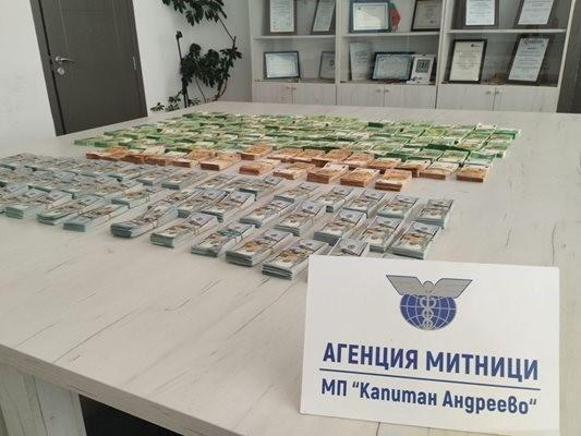 Türk vatandaşı tüm parayı komşuya kaptırdı! Masadaki paranın miktarı dudak uçuklattı