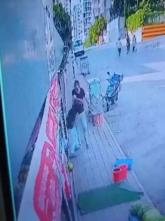 Sipariş ettiği marulu beğenmeyen bekçi, 15 yaşındaki çırağı darbetti