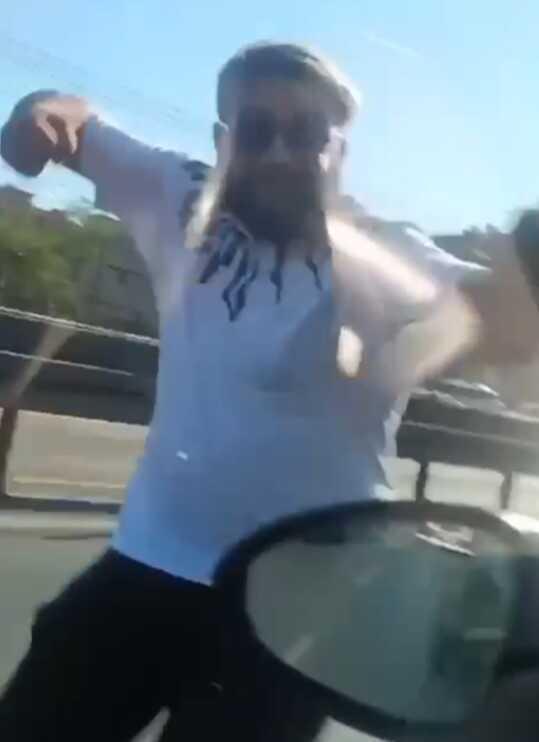 Küçükçekmece'de yol verme nedeniyle tartışma: Şüpheli tutuklandı