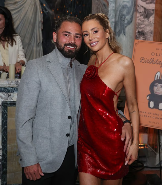 Ünlü oyuncunun futbolcu arkadaşı ile samimi fotoğrafları ortaya çıktı! Kocası çileden çıktı