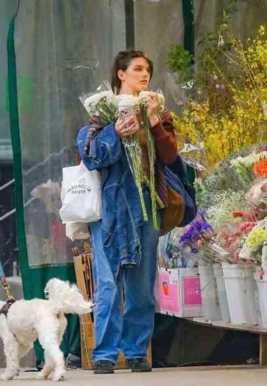 Tom Cruise'un ilk kez görüntülenen kızı Suri, 18. yaş gününü babasız kutladı