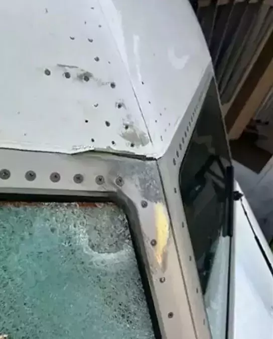 Yolcu uçağına meteor çarptı, pilot kanlar içinde kaldı