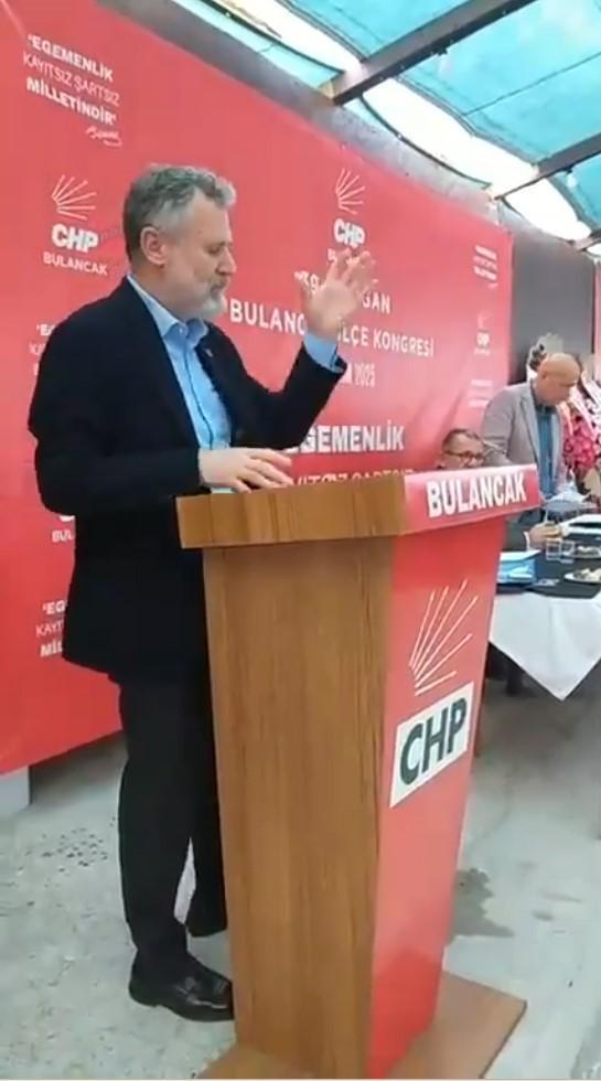 Kongrede ıslık ve yuhalama anı