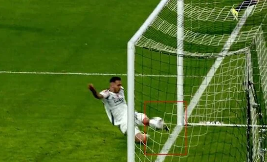 Fenerbahçeliler gol diye ayağa kalktı: İşte dev derbiye damga vuran pozisyon