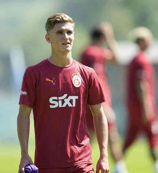 Galatasaray'ın yeni transferi Elias Jelert, Süper Kupa maçında forma giyemeyecek