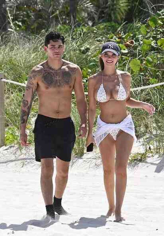 Bir hafta önce nişanlandığını duyuran Amerikalı Boksör Ryan Garcia, Miami'de bir modelle el ele görüntülendi