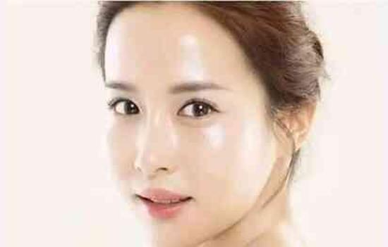 Cam Cilt Trendi: Sağlıklı ve Işıltılı Bir Cilt İçin Neler Yapmalı?