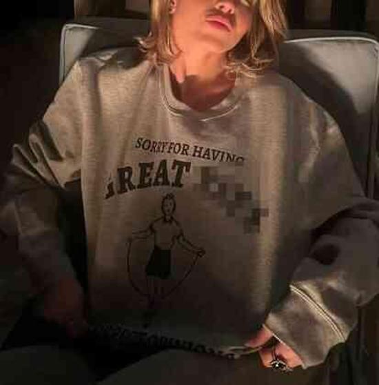 Sydney Sweeney, Meksika tatilinde üzerinde 'Harika göğüslere sahip olduğum için özür dilerim' yazılı tişört ile fotoğraf paylaştı