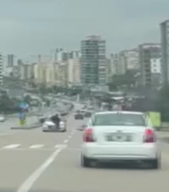 Ankara'da sürücü kursu eğitmeni trafikte tartıştığı kişiye dehşeti yaşattı