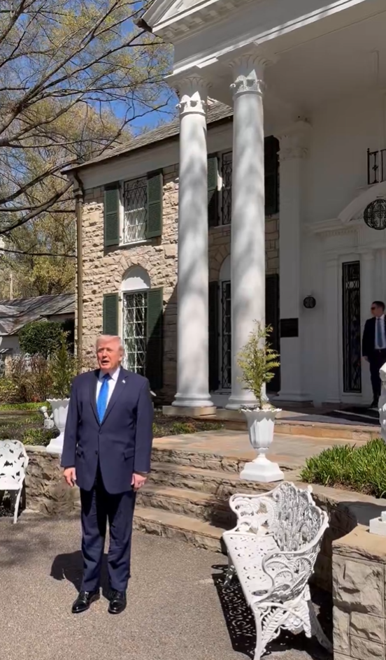 Dünya Orta Doğu'daki savaşa kilitlenmişken Trump sürpriz bir yerde ortaya çıktı